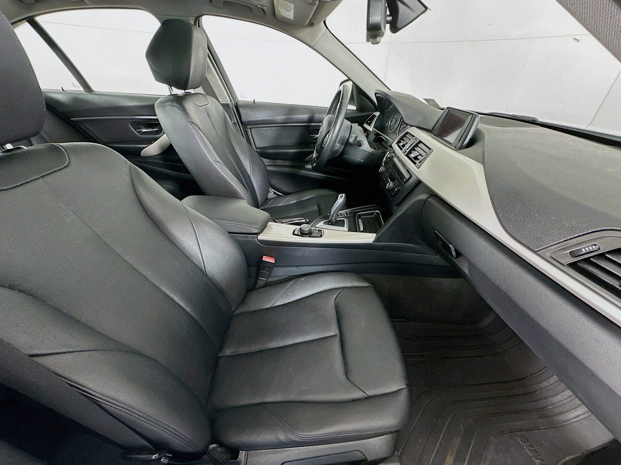 Used 2013 BMW 320i Sedan RWD image 29