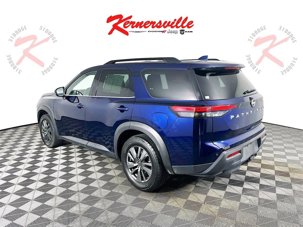 Used 2022 Nissan Pathfinder SV w/ SV Premium Package image 5