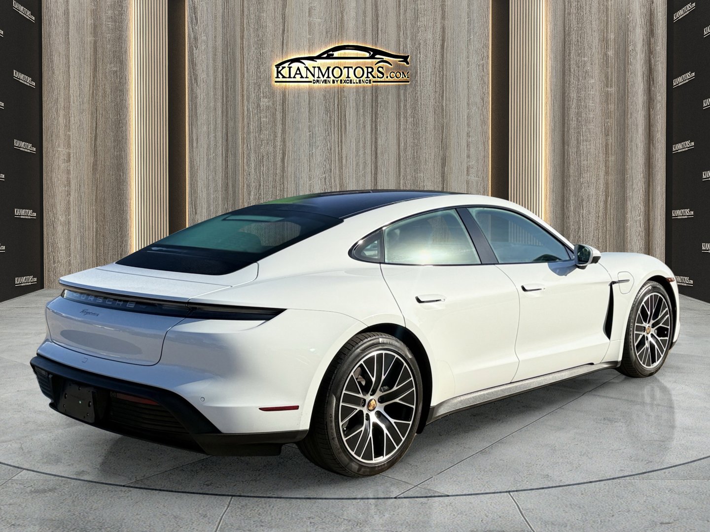 Used 2022 Porsche Taycan image 10