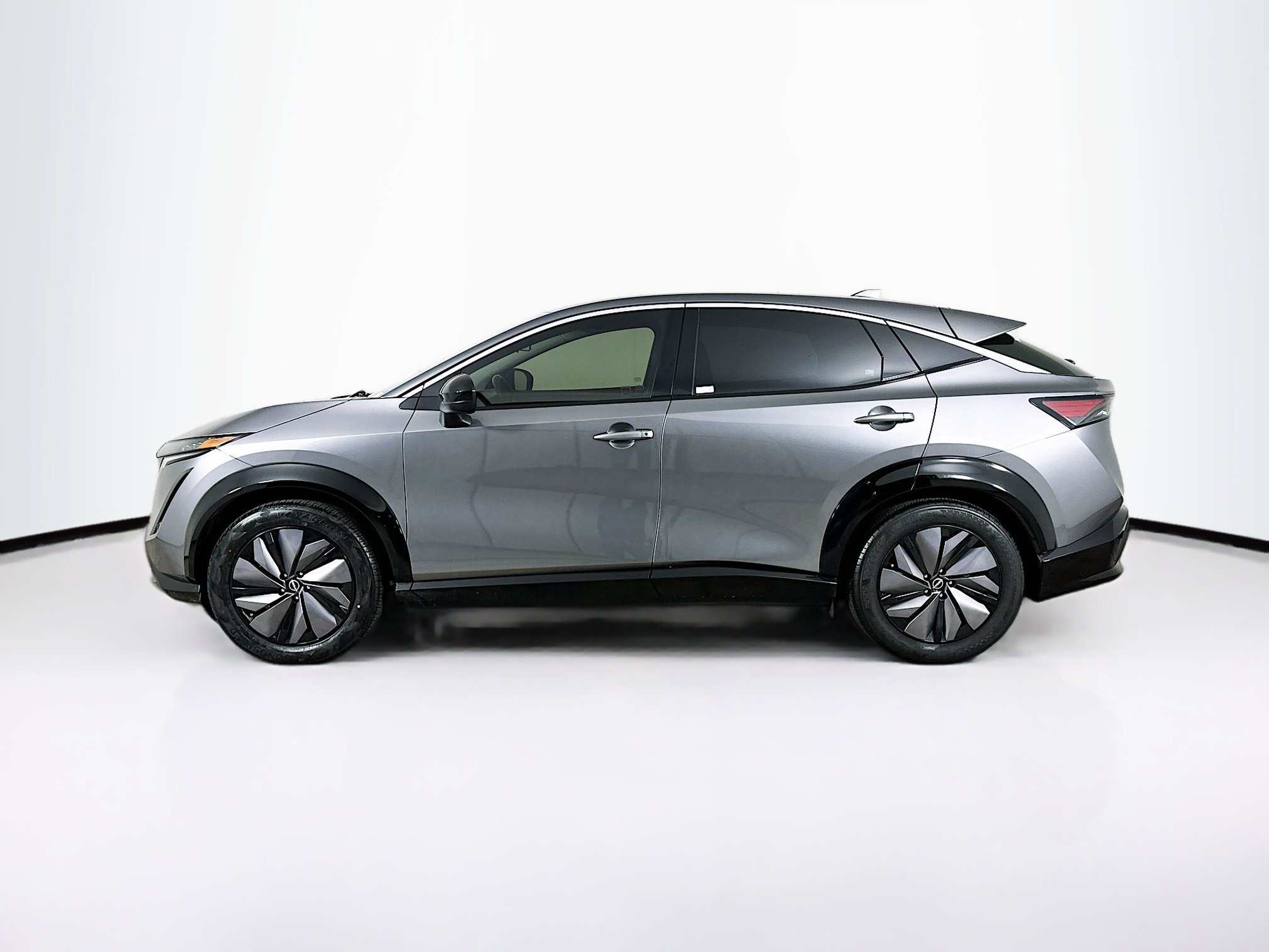 Used 2023 Nissan Ariya FWD image 4