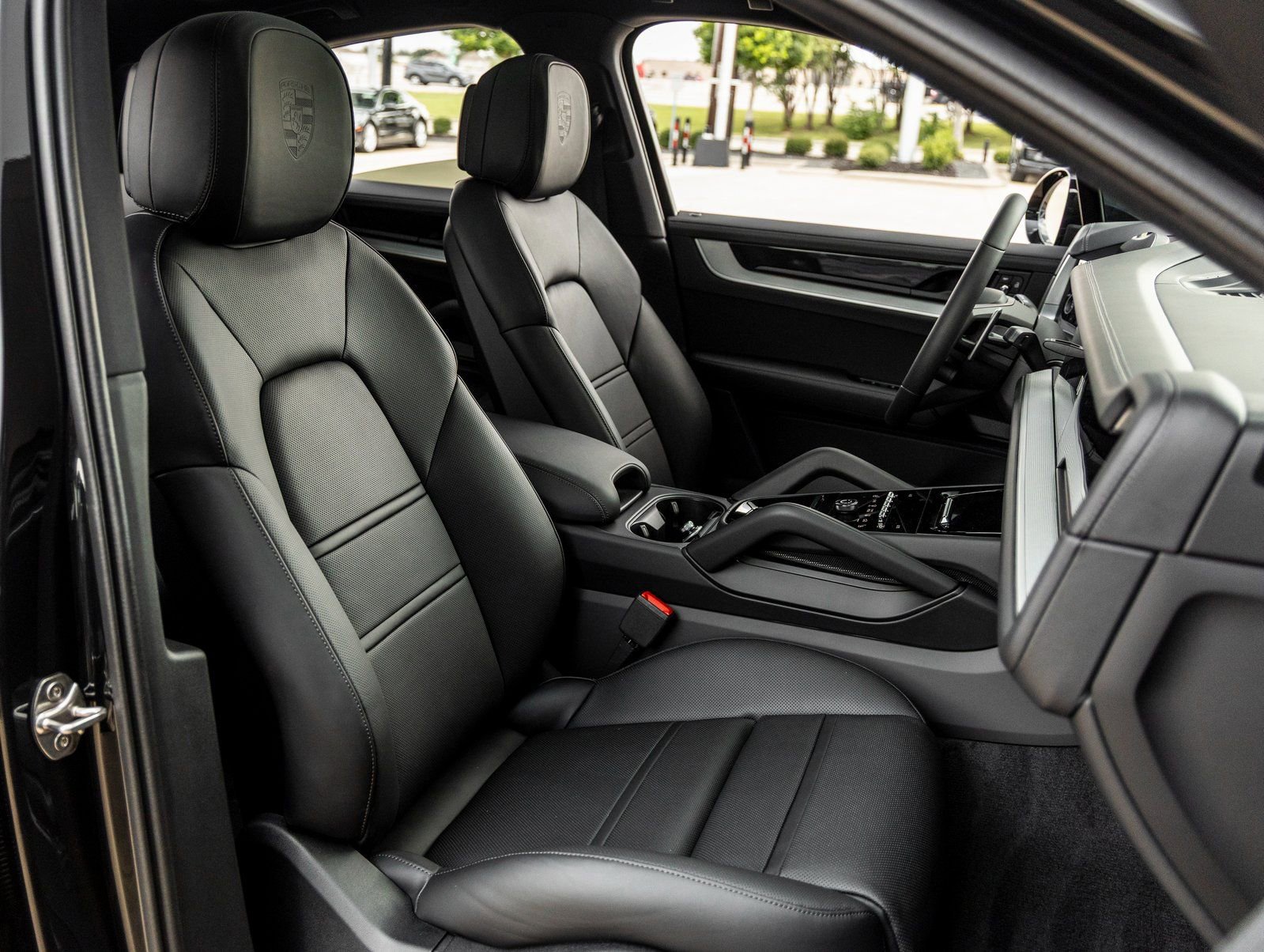 Used 2026 Porsche Cayenne Coupe image 43