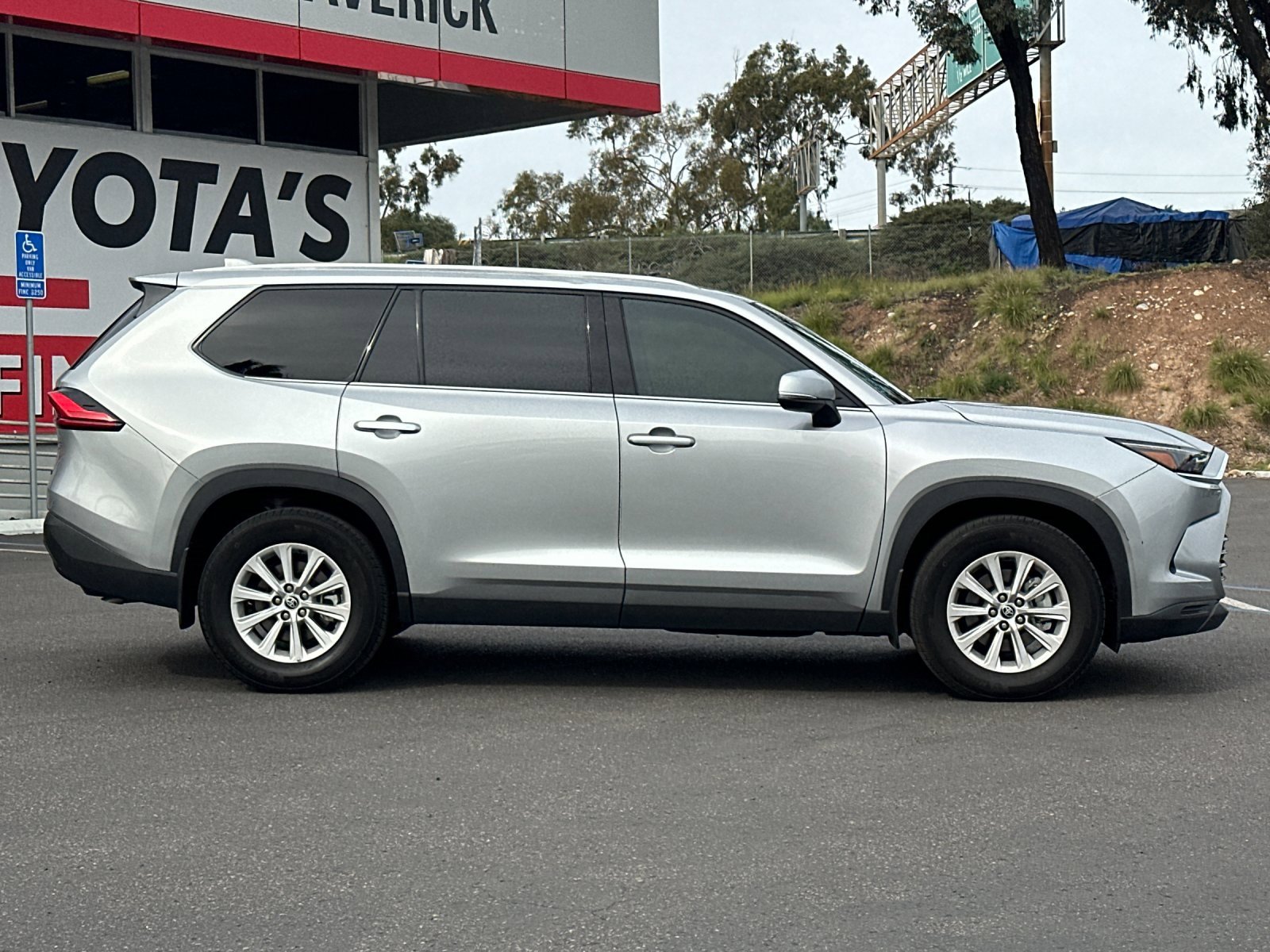 Used 2024 Toyota Grand Highlander XLE image 6