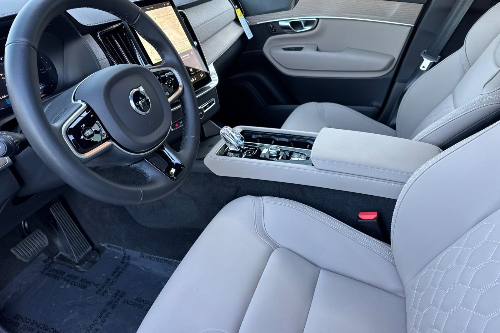 Certified 2026 Volvo XC90 T8 Plus w/ Protection Package Premier image 9