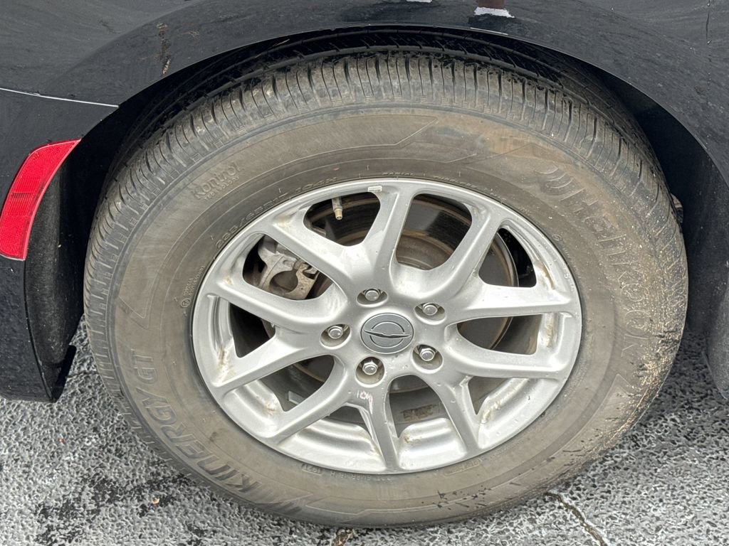 Used 2024 Chrysler Pacifica Touring-L image 16