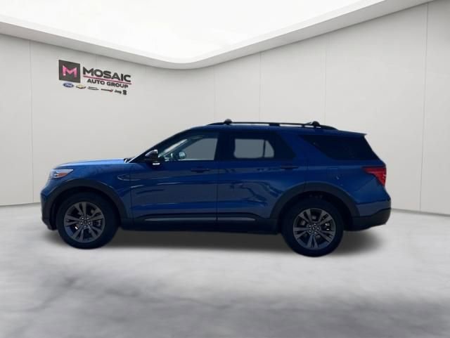 Used 2022 Ford Explorer XLT w/ Equipment Group 202A AWD/4WD image 5