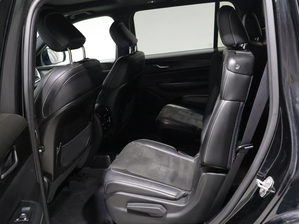 Used 2023 Jeep Grand Cherokee L Laredo image 18