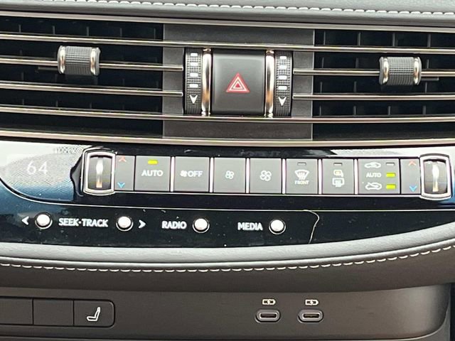 Used 2023 Lexus LS 500 w/ Accessory Package (Z2) image 16