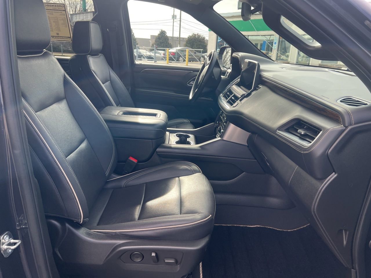 Used 2023 Chevrolet Suburban Premier image 27