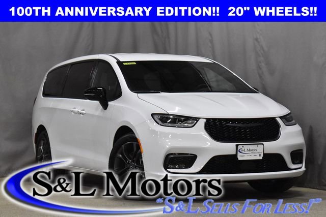 New 2026 Chrysler Pacifica Select