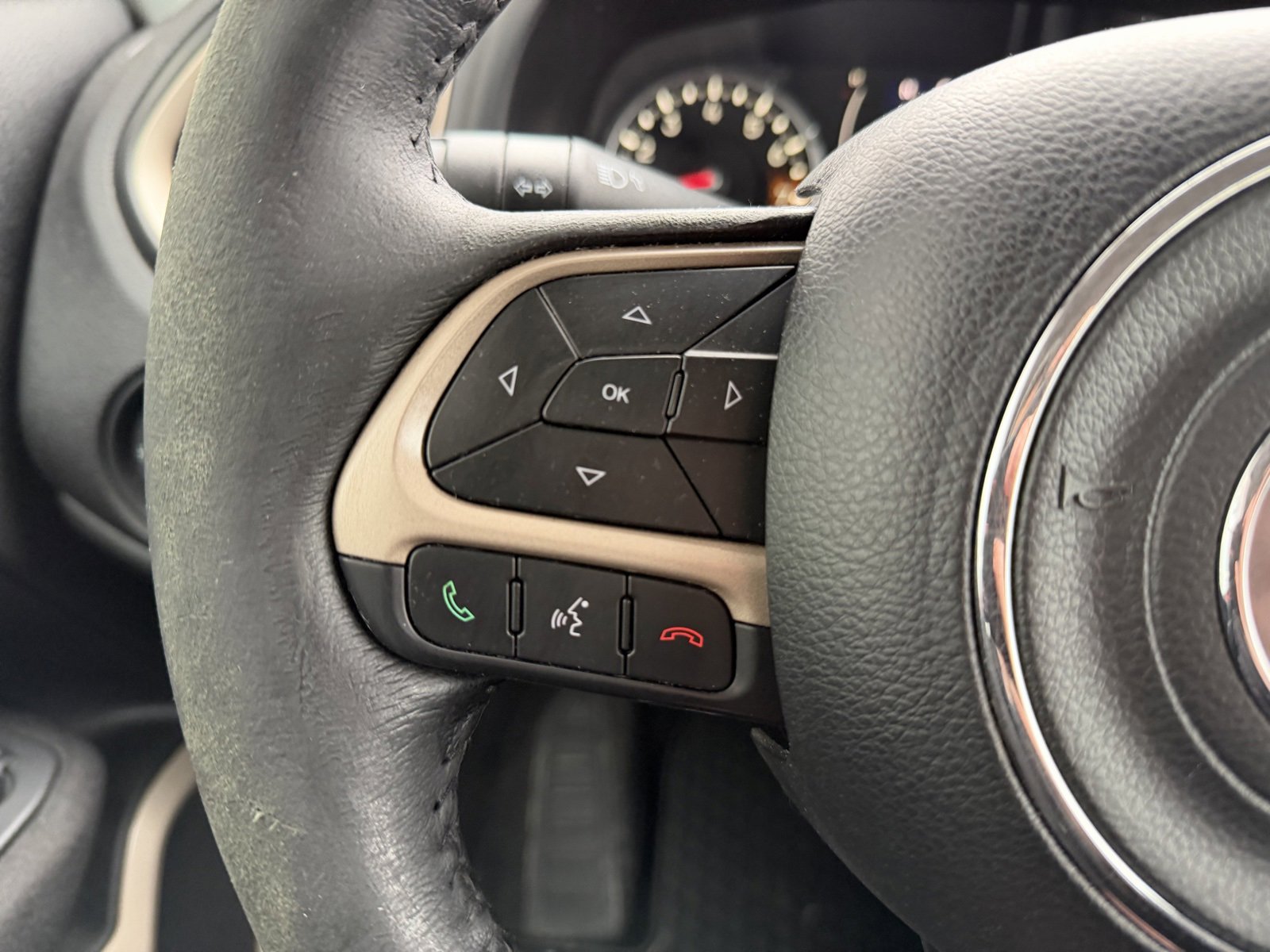 Used 2017 Jeep Renegade Latitude w/ Cold Weather Group image 24