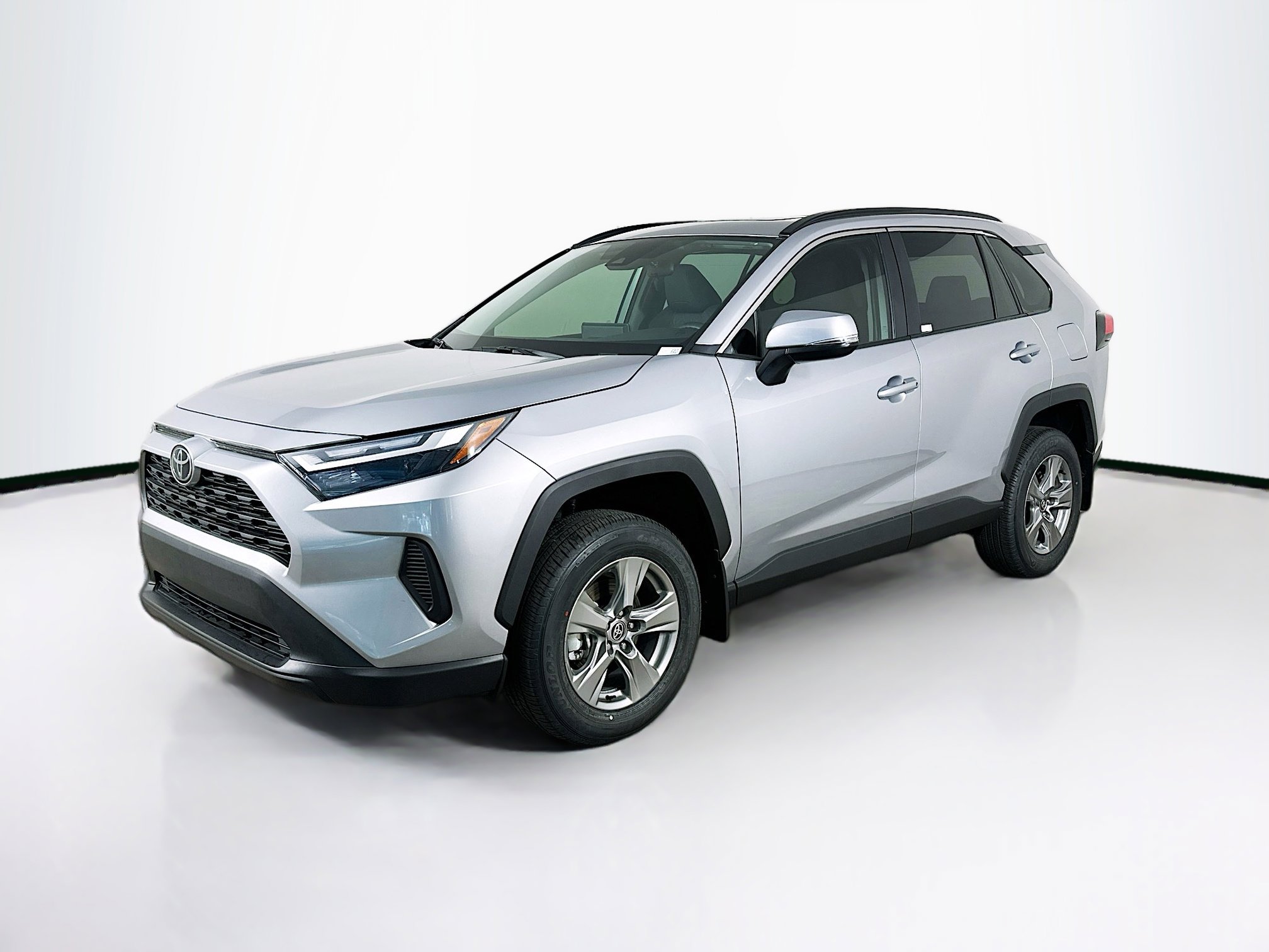 Used 2025 Toyota RAV4 XLE w/ Convenience Package image 3