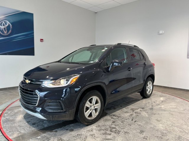 Used 2022 Chevrolet Trax LT w/ Premium Seat Package image 2