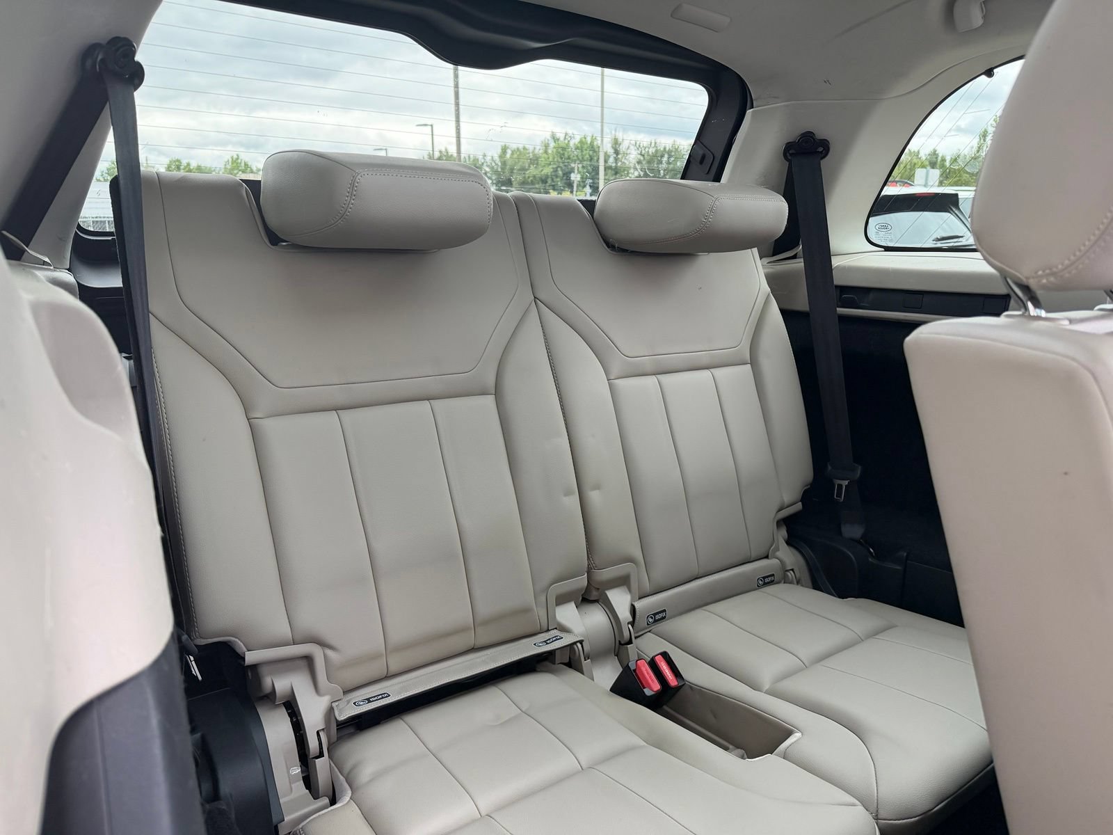 Used 2019 Land Rover Discovery SE AWD/4WD image 20