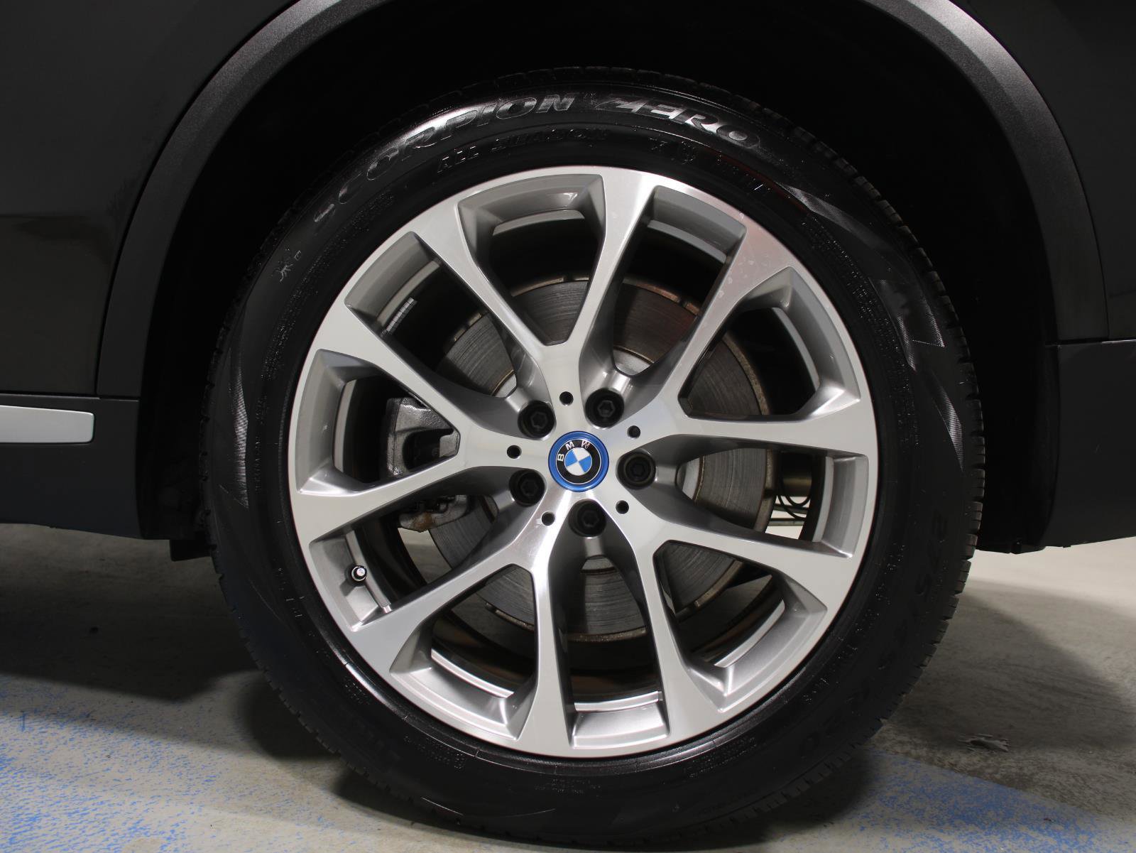 Certified 2025 BMW X5 xDrive50e w/ Parking Assistance Package image 25