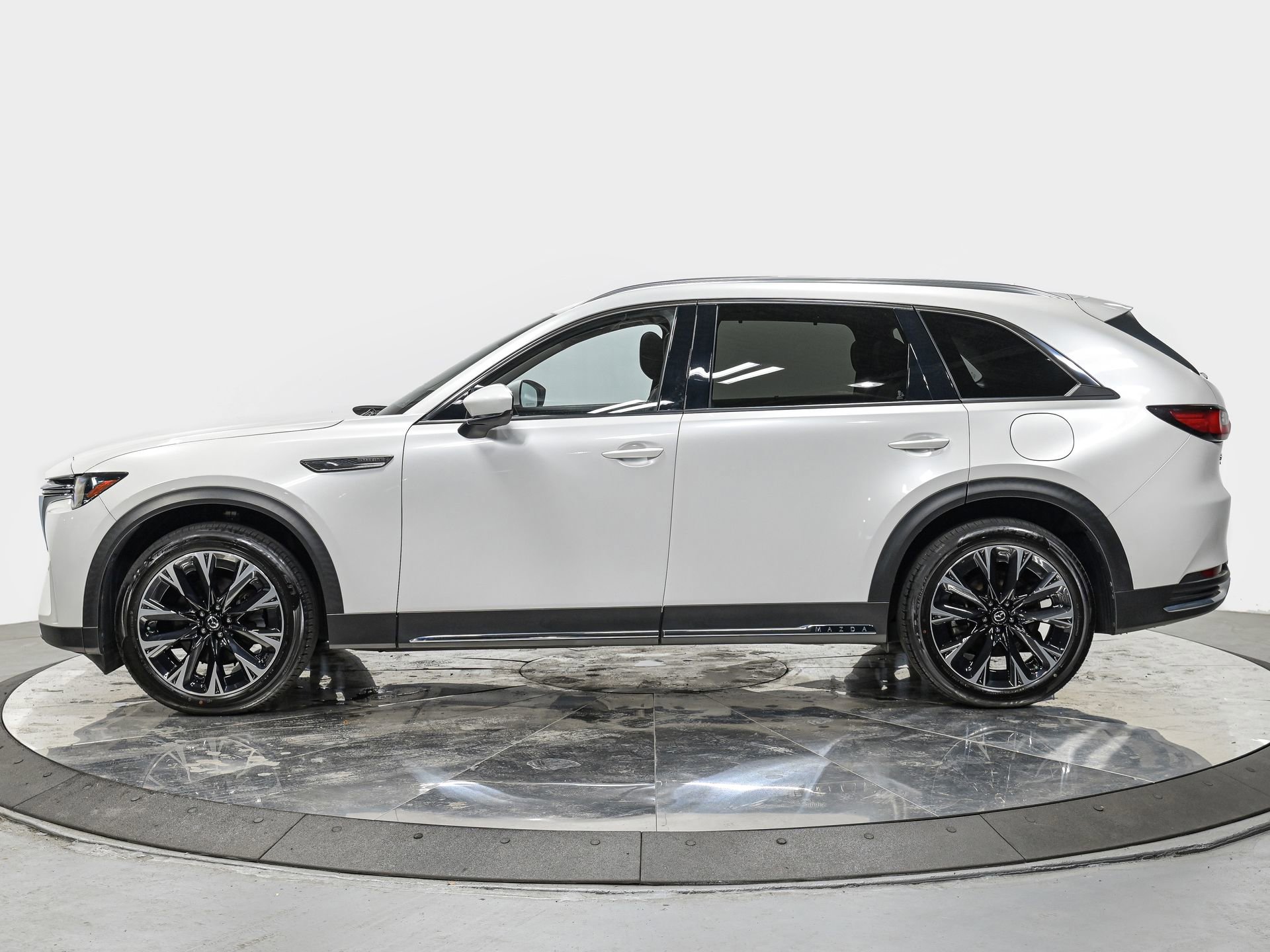 Used 2024 MAZDA CX-90 Plug-In Hybrid w/ Premium Pkg image 2