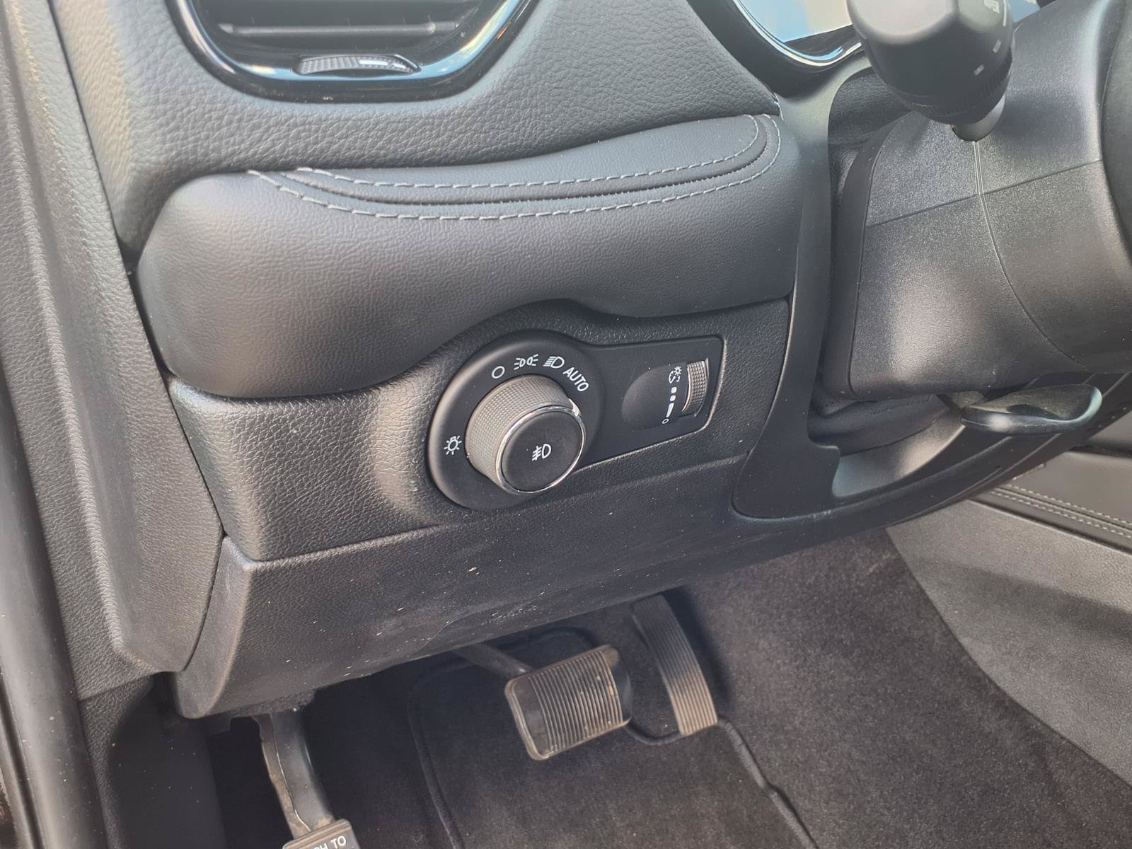 Used 2022 Dodge Durango GT RWD image 16