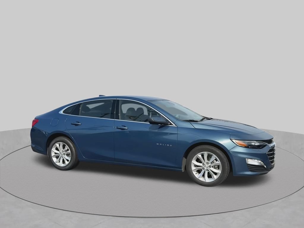 Used 2025 Chevrolet Malibu LT FWD image 2