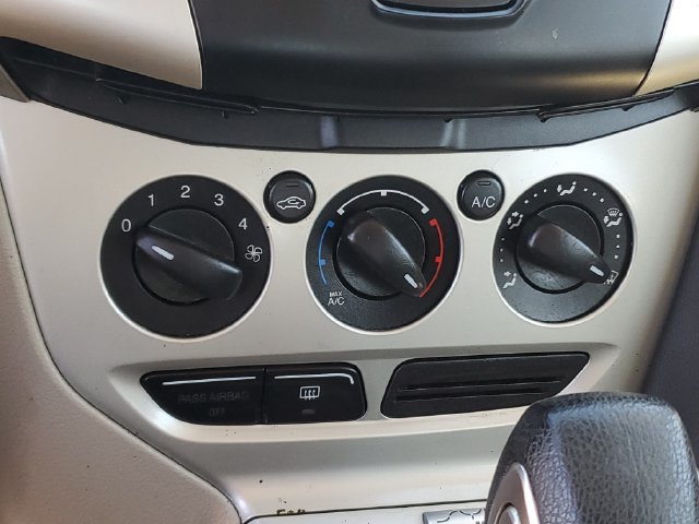 Used 2012 Ford Focus SE FWD image 27