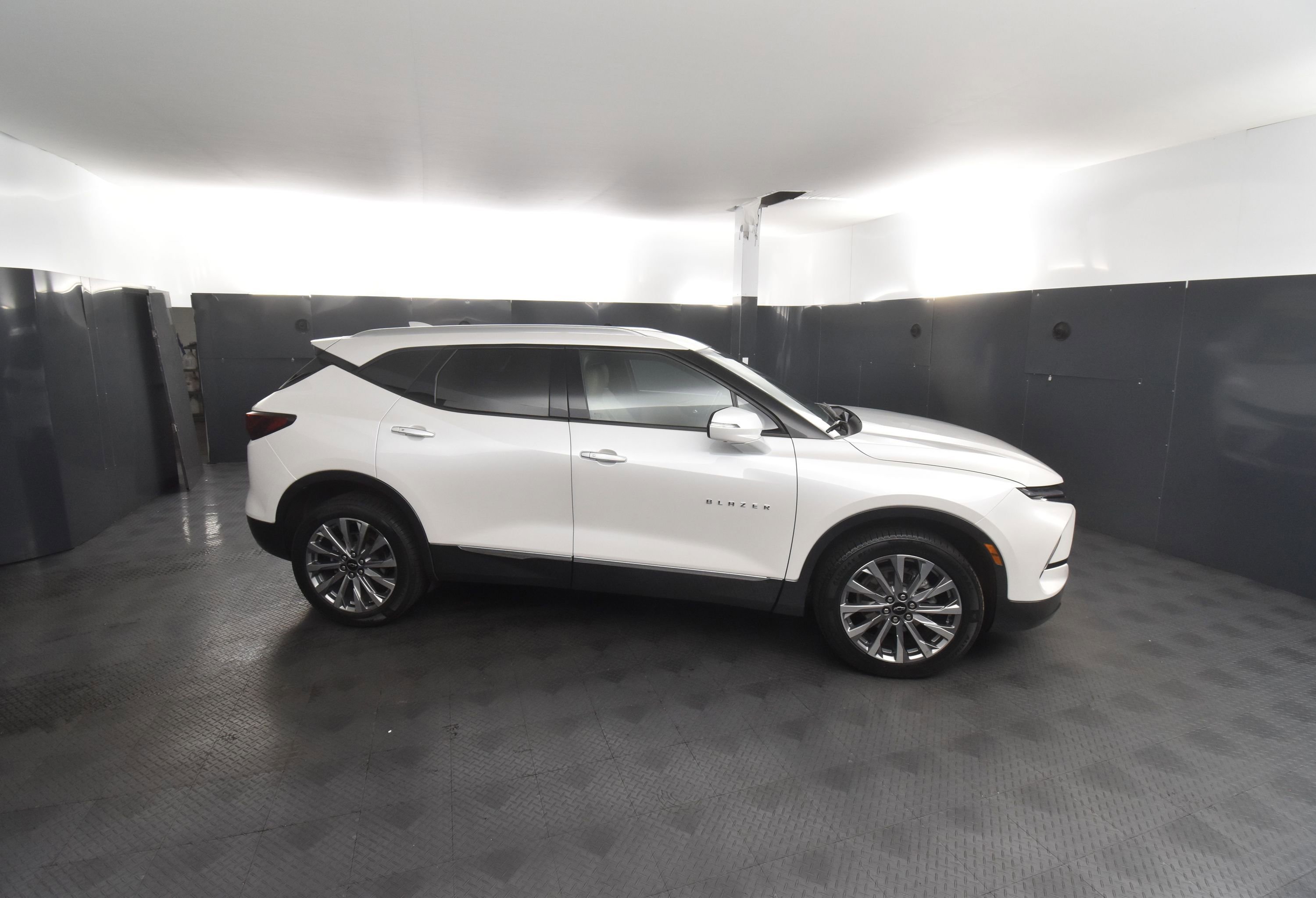 Used 2023 Chevrolet Blazer Premier w/ Driver Confidence II Package image 4