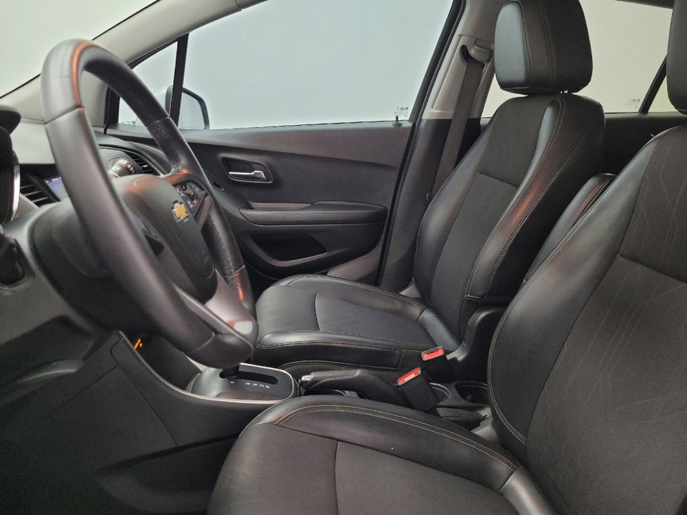 Used 2021 Chevrolet Trax LT w/ Sport Edition FWD image 17