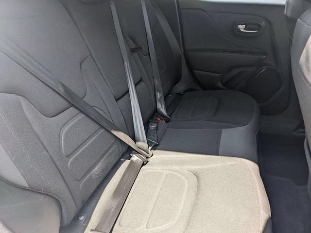 Used 2016 Jeep Renegade Latitude AWD/4WD image 29