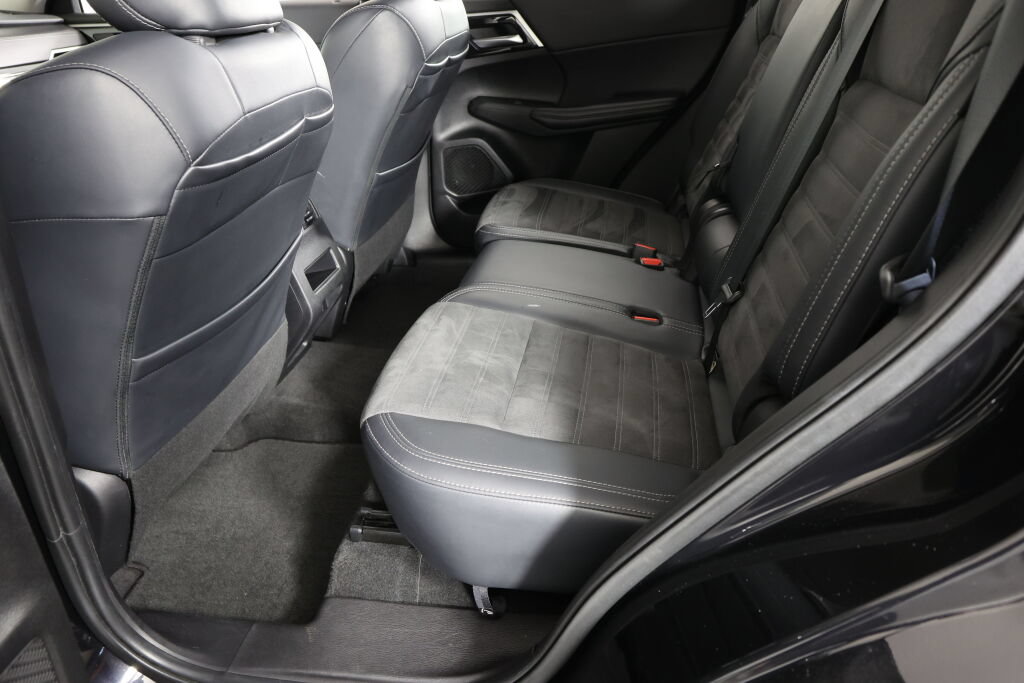 Used 2024 Mitsubishi Outlander SE AWD/4WD image 17
