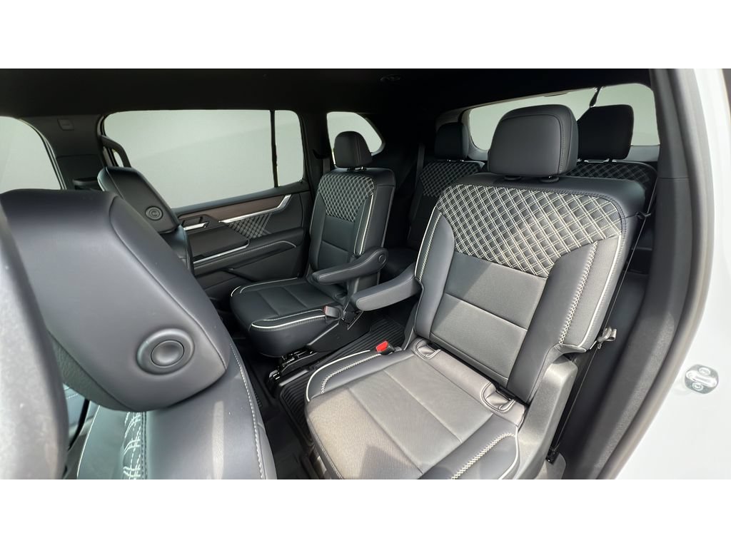 Certified 2026 GMC Acadia Denali w/ Super Cruise Package AWD/4WD image 28