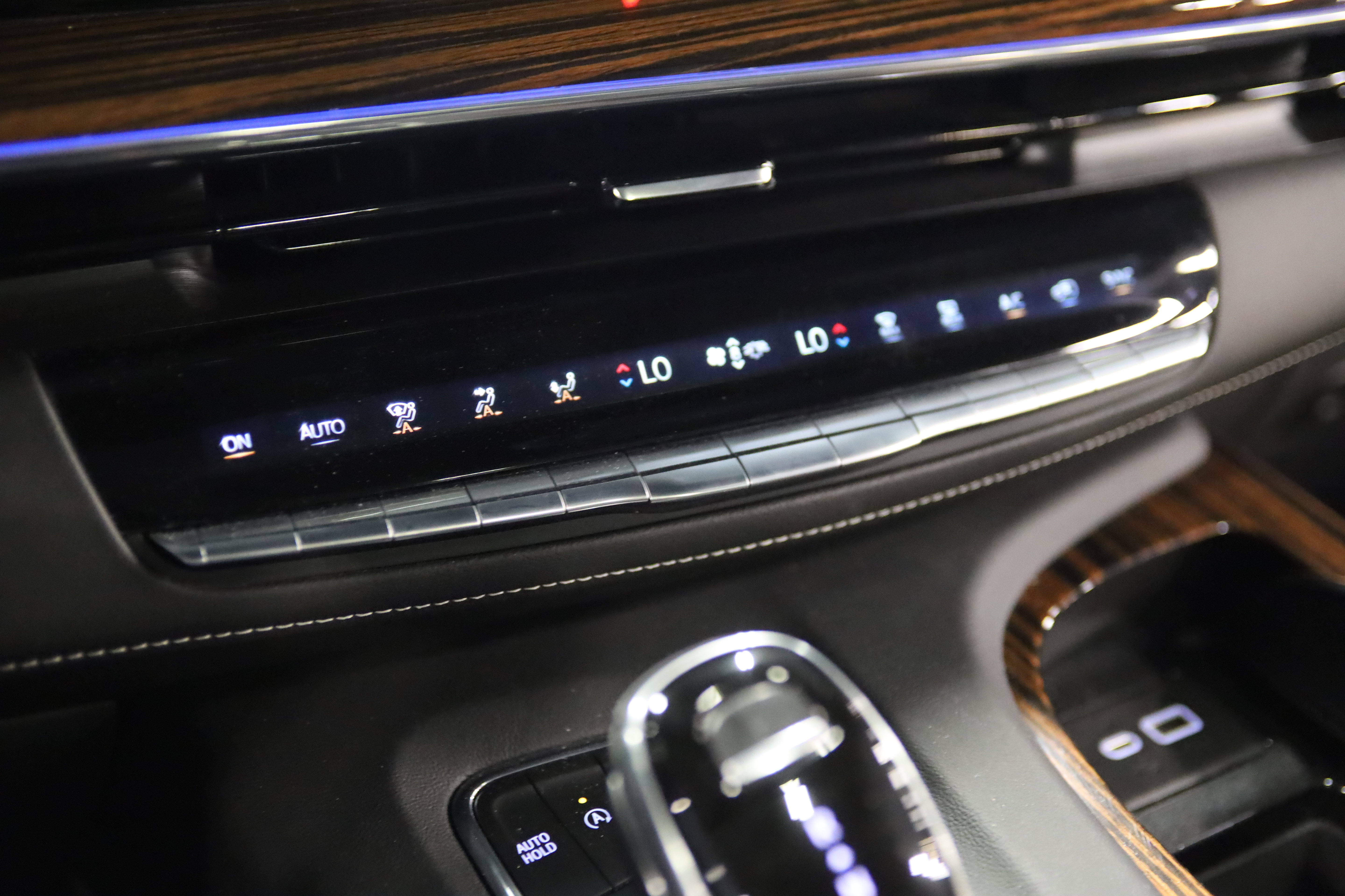 Used 2021 Cadillac Escalade Premium Luxury w/ Driver Assist Tech Package AWD/4WD image 31