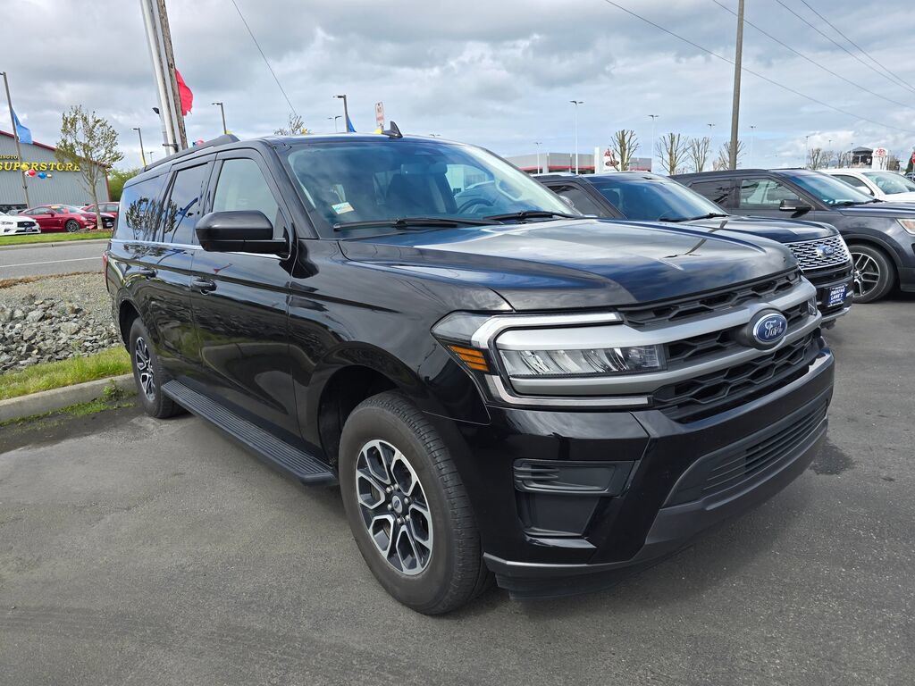 Used 2024 Ford Expedition Max XLT image 2