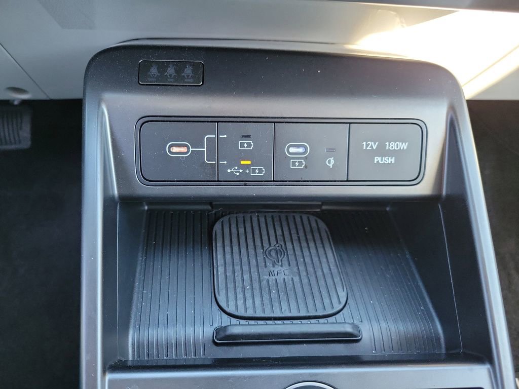 Certified 2025 Hyundai Kona Limited image 33