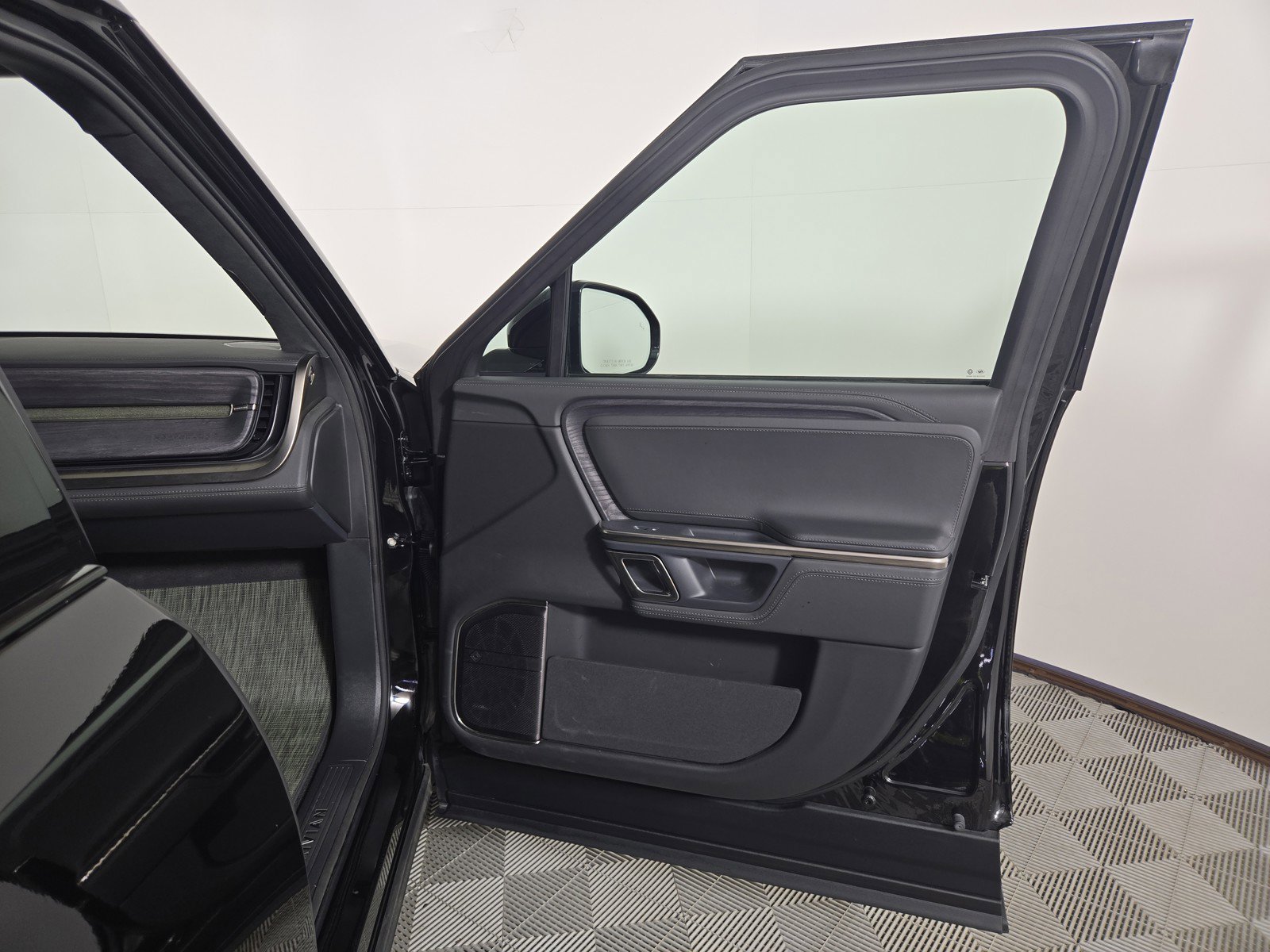 Used 2024 Rivian R1T Adventure image 18