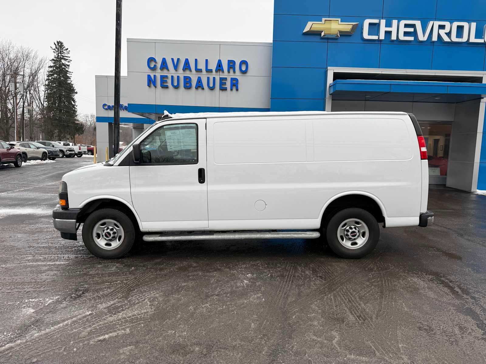 Used 2023 GMC Savana 2500 w/ Driver Convenience Package image 8