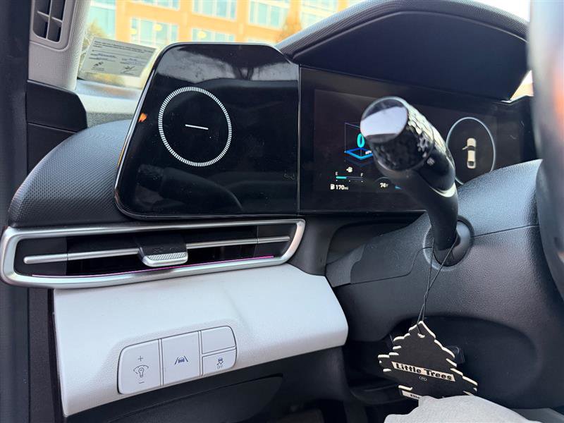 Used 2021 Hyundai Elantra Limited image 38