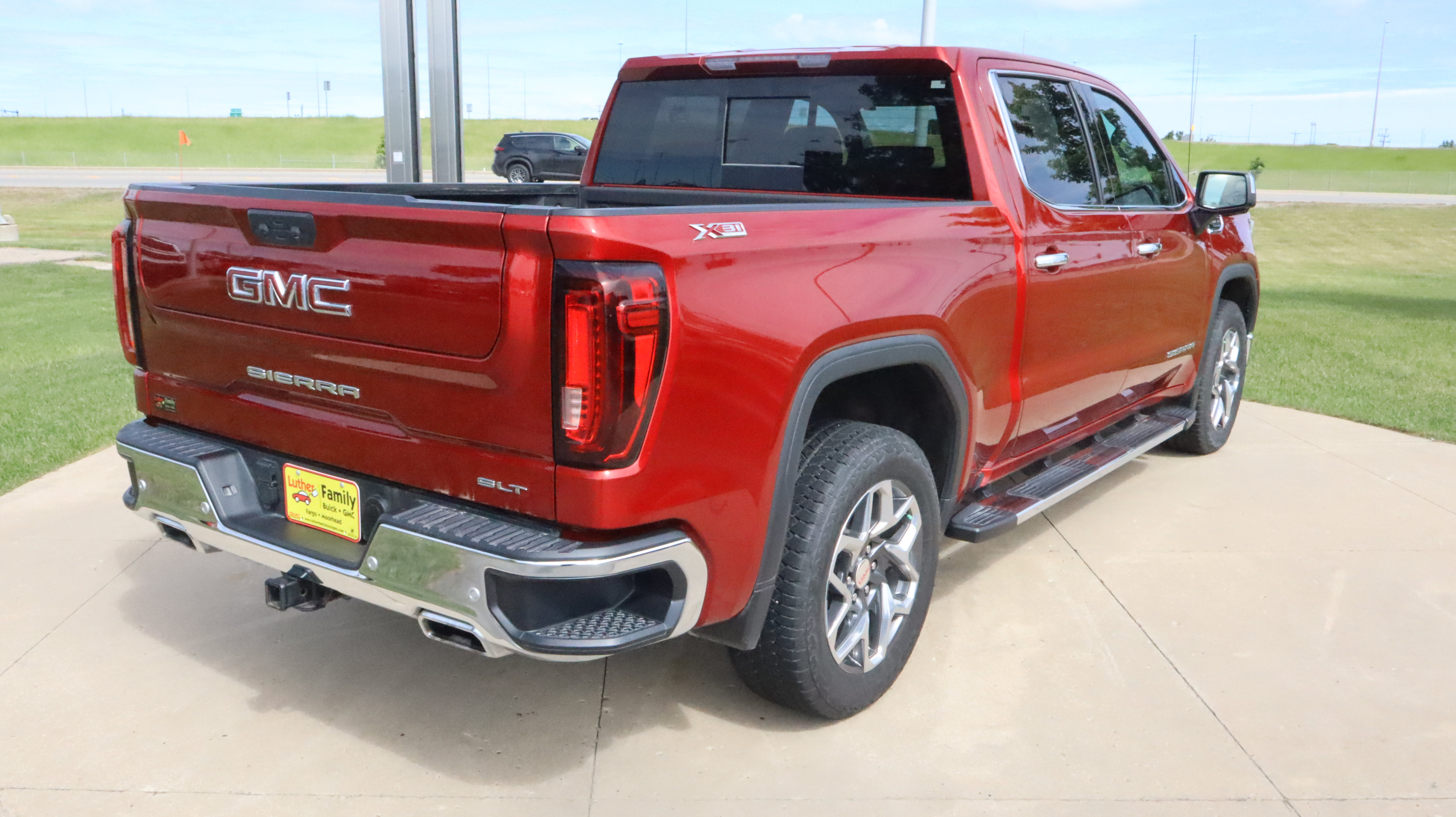 Used 2024 GMC Sierra 1500 SLT w/ SLT Premium Plus Package AWD/4WD image 7