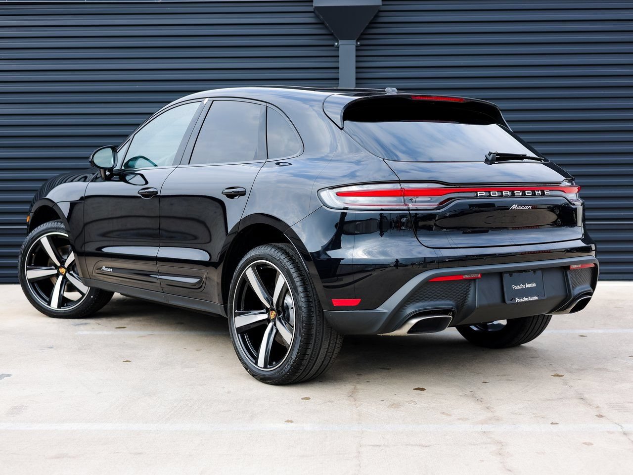 Certified 2026 Porsche Macan AWD/4WD image 3