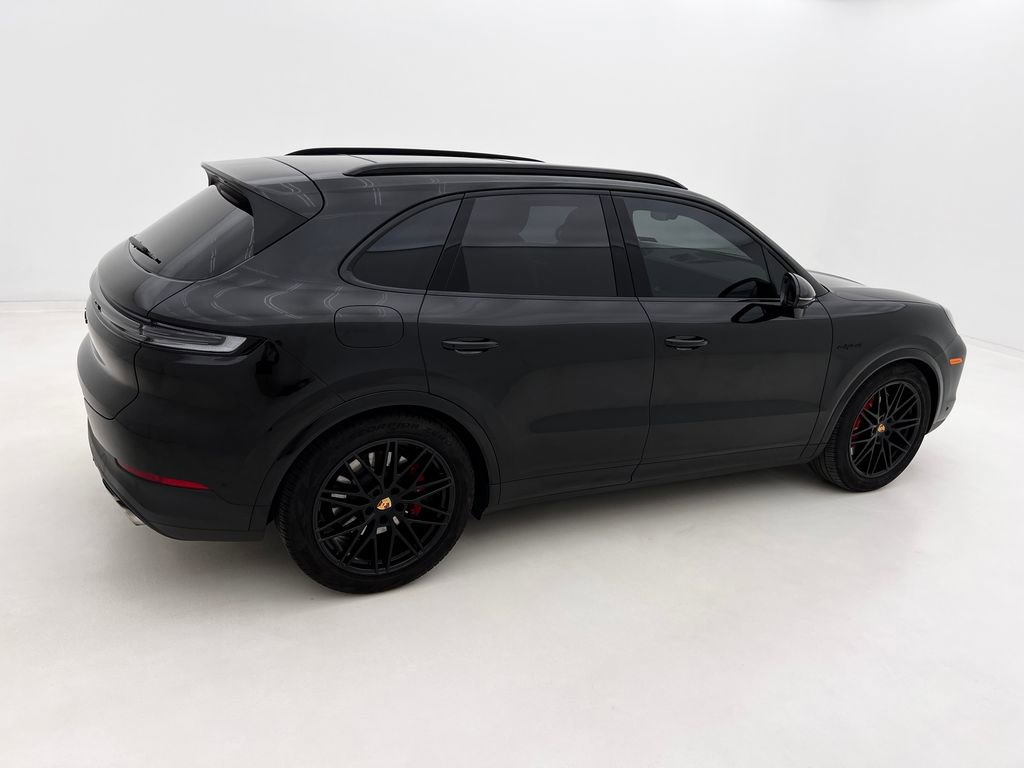 Used 2024 Porsche Cayenne S image 6