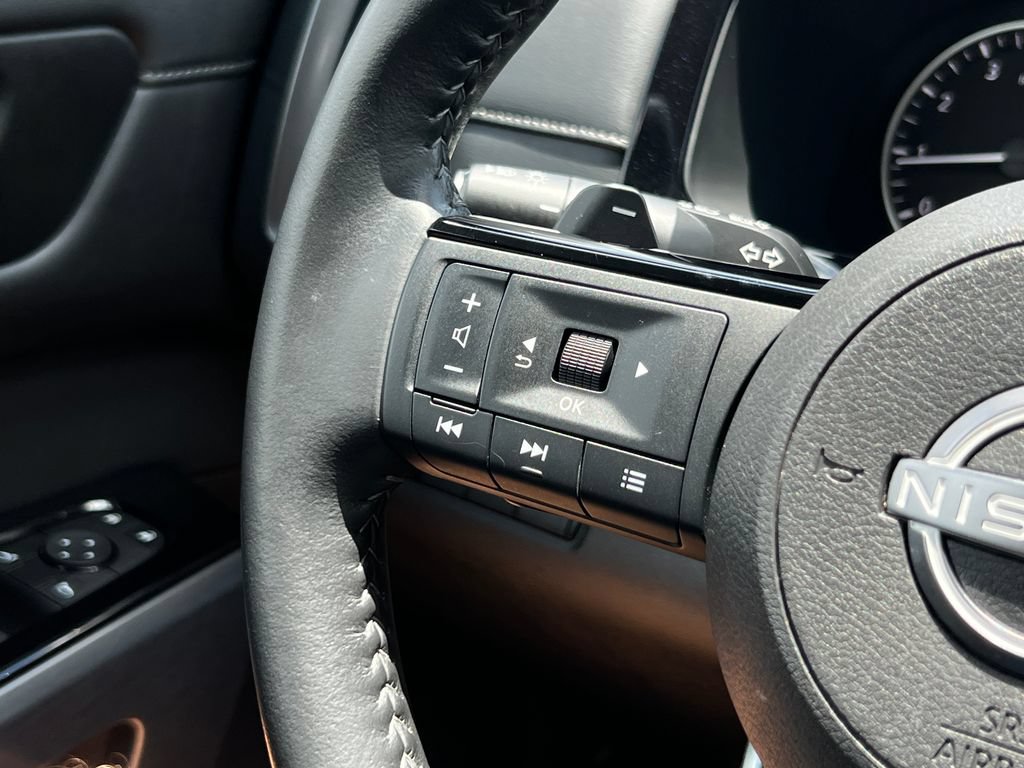 Used 2025 Nissan Pathfinder SL AWD/4WD image 32