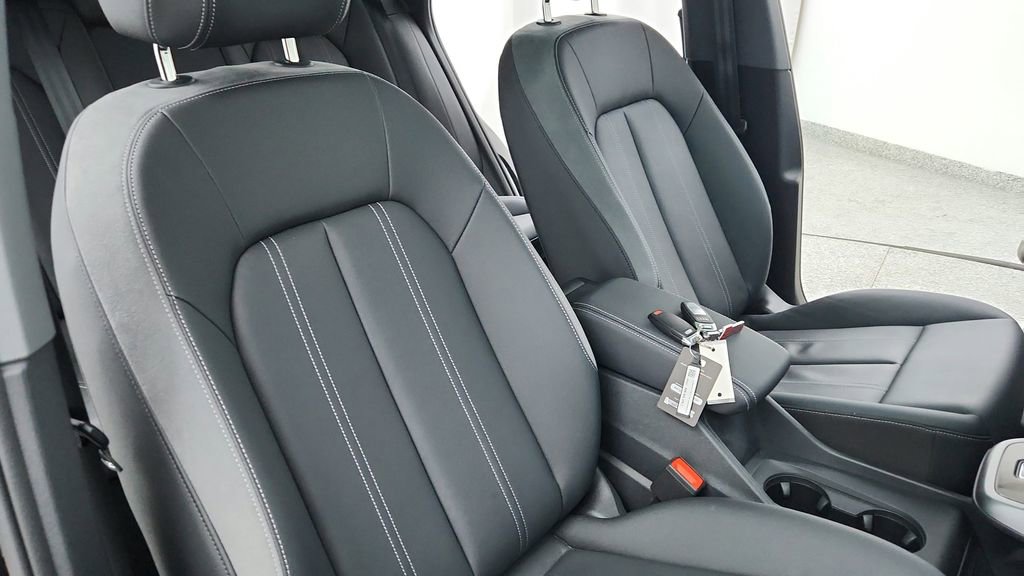 Used 2024 Audi Q4 e-tron Premium w/ Convenience Package image 24