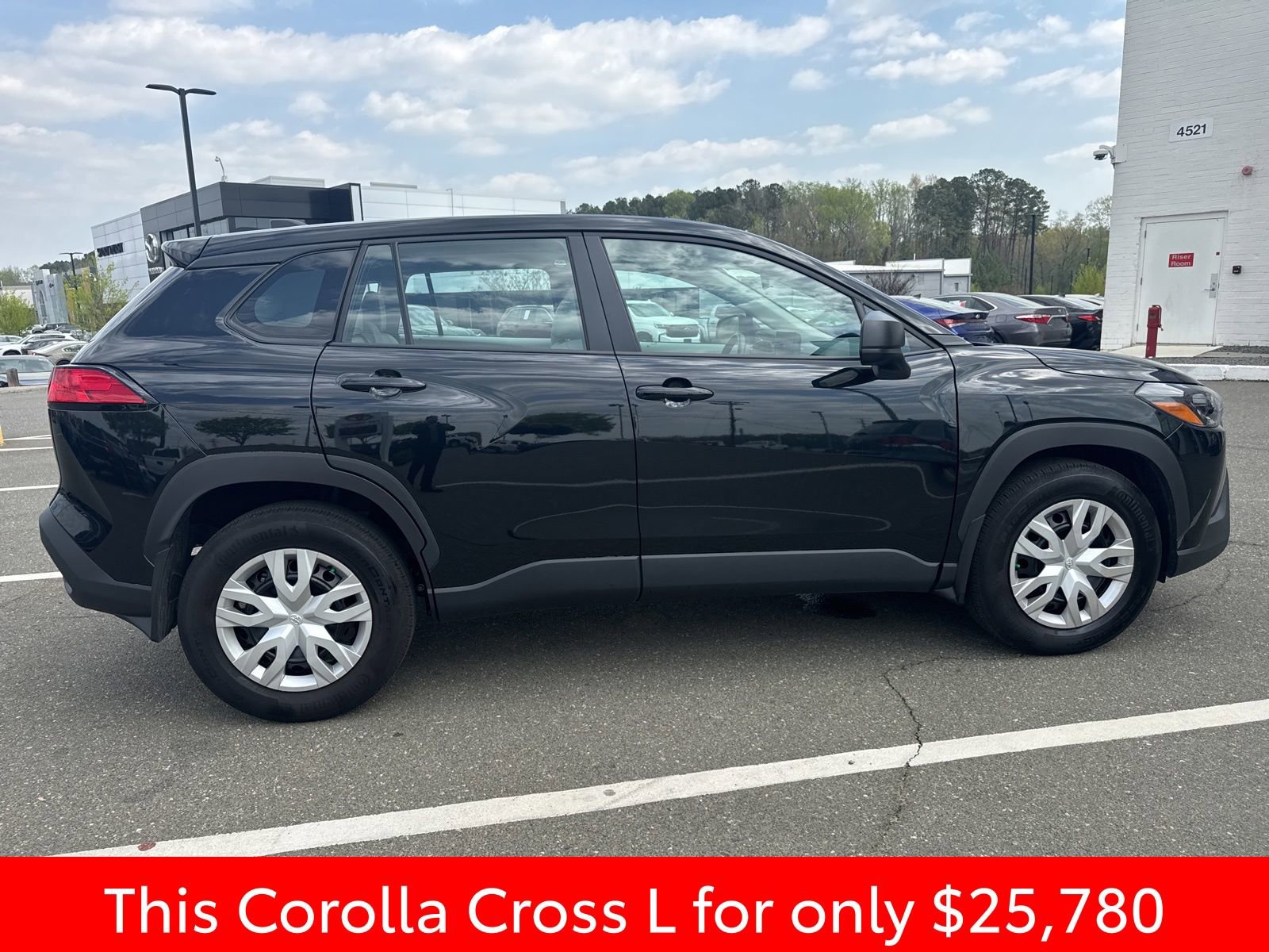 Used 2025 Toyota Corolla Cross L image 7