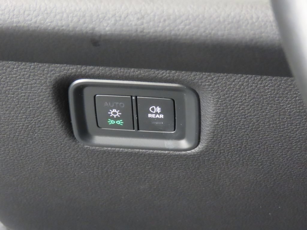 Certified 2024 Porsche Cayenne AWD/4WD image 24