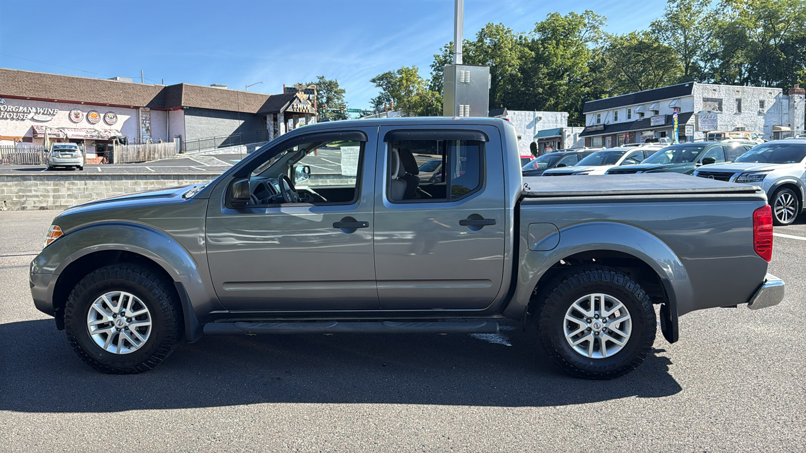 Used 2016 Nissan Frontier SV w/ SV Value Truck Package AWD/4WD image 4