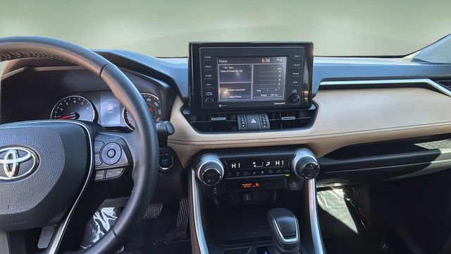 Used 2021 Toyota RAV4 XLE Premium image 10