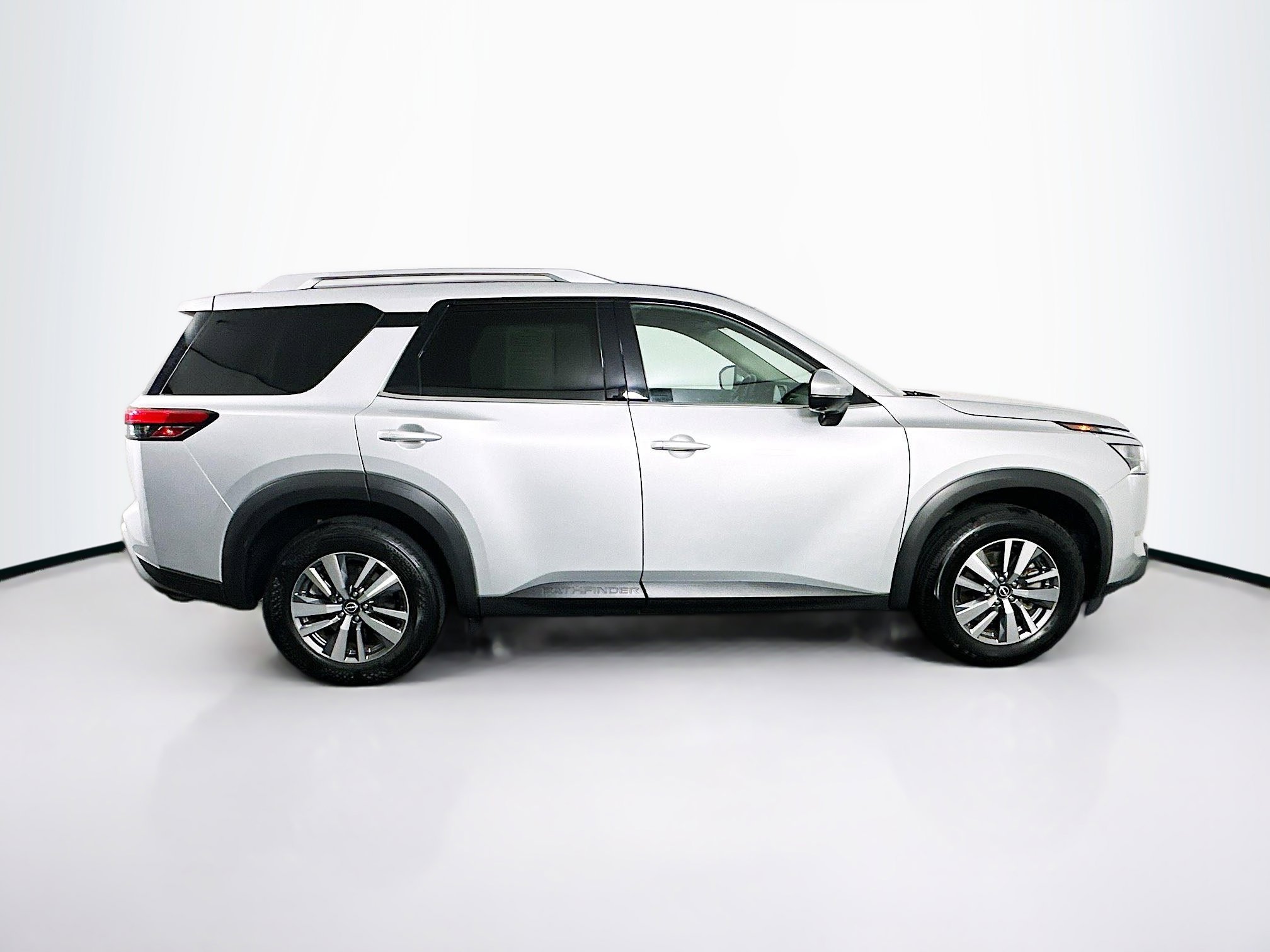 Used 2025 Nissan Pathfinder SL FWD image 10