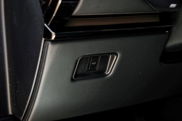 New 2026 Land Rover Range Rover Sport SE AWD/4WD image 35