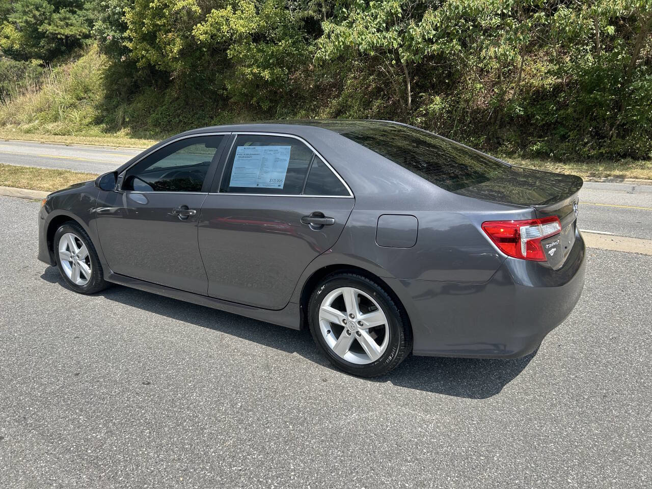 Used 2013 Toyota Camry SE image 4