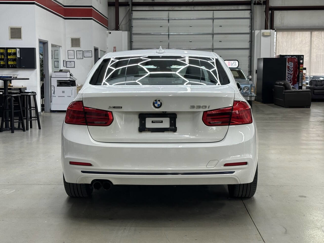 Used 2018 BMW 330i xDrive 330i xDrive AWD 4dr Sedan w/ Convenience Package image 3