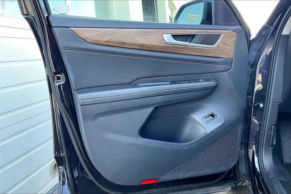 Used 2025 Volkswagen Atlas SE FWD image 22