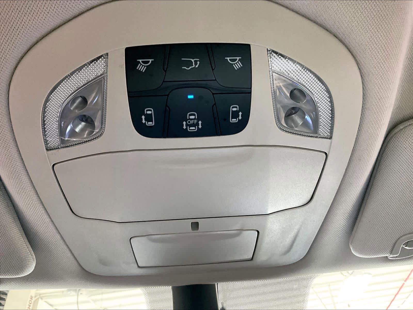 Used 2023 Chrysler Pacifica Touring-L FWD image 26