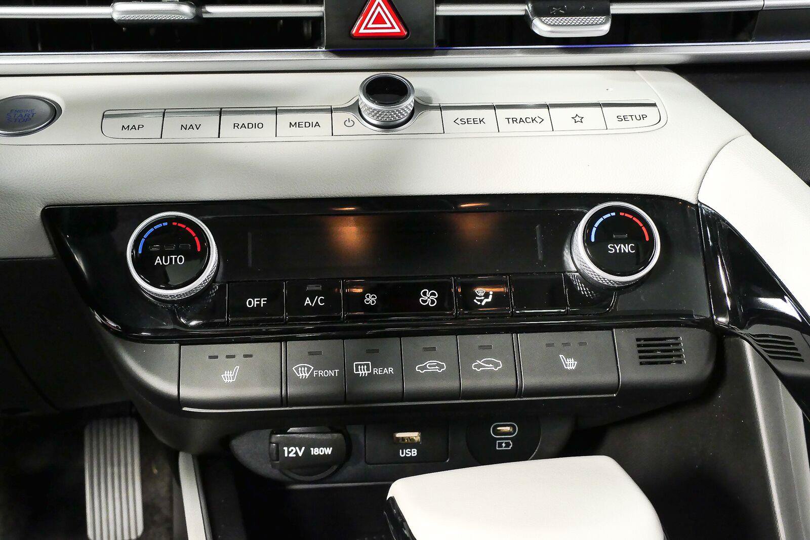 Used 2024 Hyundai Elantra Limited FWD image 17