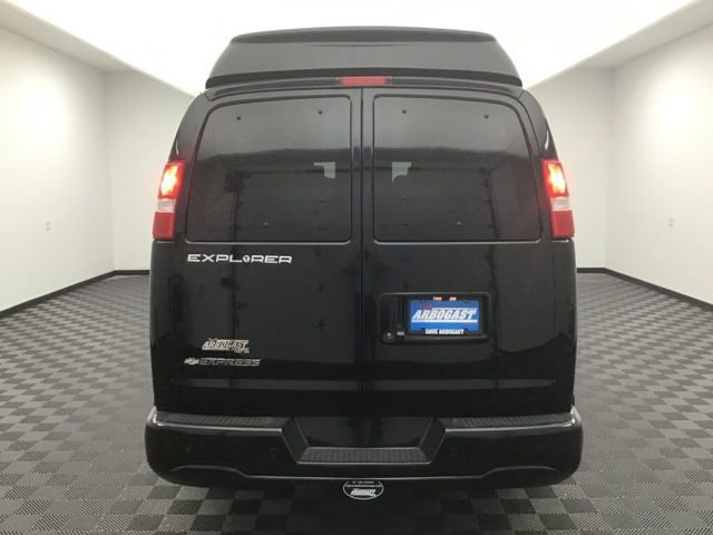 Used 2021 Chevrolet Express 3500 LS w/ Chrome Appearance Package image 4
